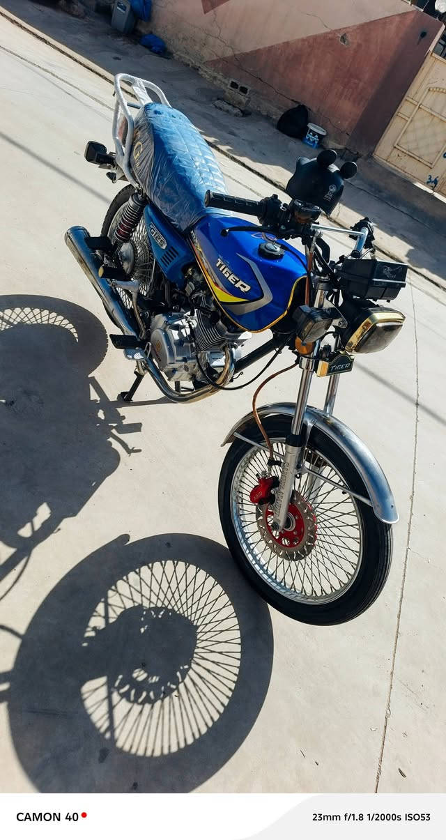 سلام عليكم 🏍
للبيع فقط دراجه تايكر باب اول 👌موديل  2024  دراجه كبس شرط مامفتوحه ✈️
شاشه الكتروني ✈️🏍
كهربايات كله شغال 💕
منفيس اصلي وياها عقد كامل 💀
سعر 575  وبي مجال بسيط 🏍للشراي *********** 🫡
