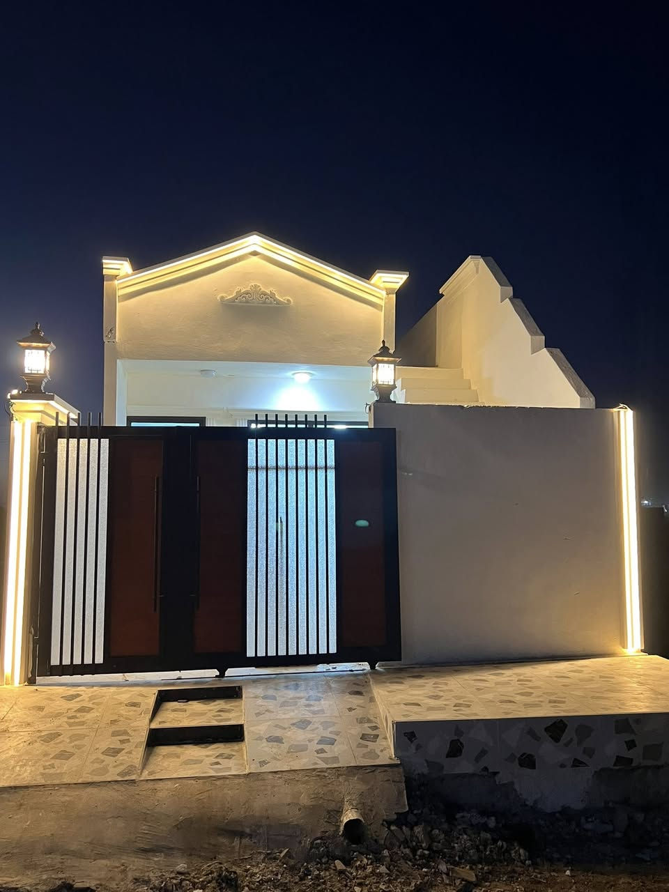 بيت للبيع  حي بدر 100 م  ( اعتذر عن القسط!!! )

خلف مدرسه الشهيد كاضم 
السعر  ( 36 ) بناء حديث صفر غير مسكون فول سيراميك واجه ع الشمس واجه فلين تركي اناره داخليه ابواب تركي شارع تبليط قريب من البيت مي كهرباء ضمانات كامله يتكون من غرفه نوم هول  واستقبال صحيات داخليه وخارجيه 

 ***********

***********
