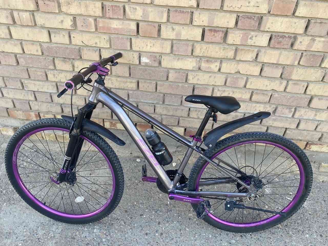 سلام عليكم. بايسكل للبيع نوع BMX مآبي اي عطل ولا اي مشكلة بايسكل مرتب سعر/استفسار خاص او على رقمي ***********
