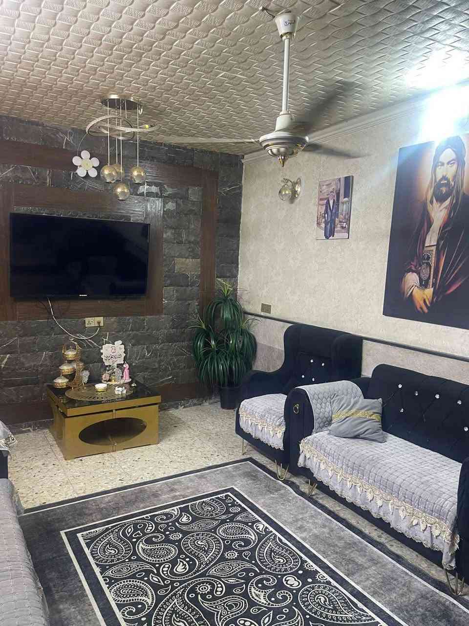 السلام عليكم
بيت للبيع في الدوره منطقة ال١٢٠ 
مساحة البيت ١٢٠ متر 
محتويات البيت 
٤ غرف نوم 
استقبال 
مطبخ 
صحيات عدد ٤ 
البيت جديد ونظيف كلش 
للاستفسار ***********
