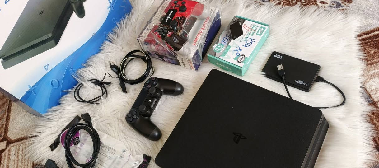 بلي 4 مهكر. . نص تيرة. لو ستيكر. ممفتوح شرط نضافة والفحص معه كامل ملحقاتة وكارتونته وكله جديد ...
 جوستكات 2 جديدات. 
و هارد خارجي جديد.. 
وهذني لعبات البي. وكو بعد من احلا الالعاب
... المكان نجف كوفة صوره الوائلي. ... 
..... 285 وبي مجال قليل لشراي... 
Assassin's creed. Mirage. . . .  مدبلج مترجم عربي
‏DAYS GONE. . . . عربيه 
‏
‏Far Cry® 4.... مترجم عربي 
‏
‏Call of Duty®:WWII
‏
‏Call of Duty®: Modern Warfare
‏
‏Devil May Cry 5 مترجم
‏
‏Bus Driver Simulator
‏
‏ABZU مترجم
‏
‏PES 2025 . عربيه 
‏
‏pES 2018  عربية 
‏
‏PES 2026 عربيه 
‏
‏Outlast 2..عربيه 
‏
‏God OT warar by morad مترجم عربيه 
‏
‏God of War® III Remastered مترجم عربي
‏
‏Hitman: Blood Money HD.  مترجم عربي
‏
‏Grand TheftAuto Anime Legend [EN-PTI
‏
‏Hellblade:Senua's Sacrifice TM عربيه 
‏
‏Grand Theft Auto V  مترجم عربي 
‏
‏Little Nightmares II مترجم عربي
‏
‏Little Nightmares مترجم عربي
‏
‏Minecraft: PlayStation®4 Edition 
‏
‏RESIDENT EVIL 2 مترجم عربي 
‏
‏Resident Evil 4 مترجم عربي
‏
‏Sekiro TM Shadows Die Twice
‏
‏Senua's Saga Hellblade II مترجم عربي 
‏
‏Tomb Raider مدبرلج ومترجم عربي 
‏
‏Unravel TWO مترجم عربي
‏
‏Sonic Colors: Ultimate ULTIMATE
‏
‏Spyro Reignited Trilogy عربيه 
‏
‏واتش دوغز: ليجن - abodora عربيه 
‏
‏LEGO DC Super -Villains
‏


**إذا كنت صاحب هذا الإعلان وتريد حذفه لأي سبب، رجاءا أرسل رسالة إلى الدعم الفني**