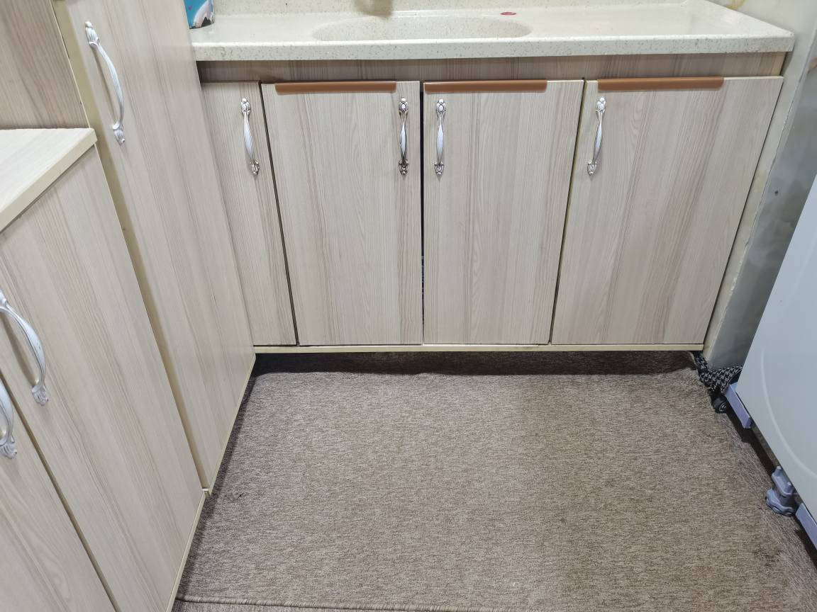 ئەم کەوانتەرە بۆفرۆشتن نرخی 200هەزار قفڵ قفڵی وەکو
لۆک وایە  تەنیابەردی سنگە کەی لەگەڵ نیەلەسلێمانیم 
*********** السليمانية, العراق
