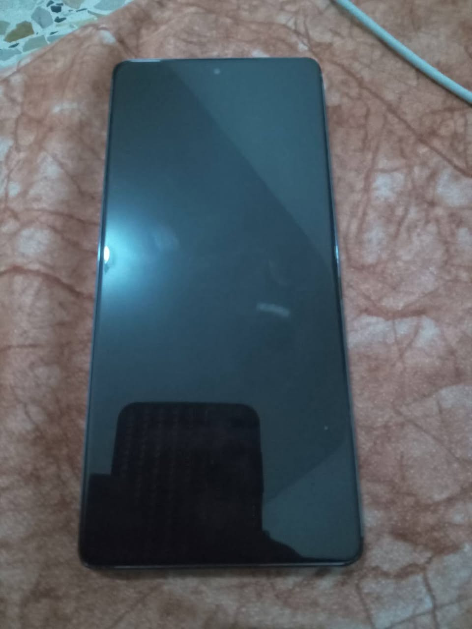 𝗜𝗡𝗙𝗜𝗡𝗜𝗫 𝗚𝗧 𝟮𝟬 𝗣𝗥𝗢
Infinix gt 20 pro
مواصفات الكاميرا الاحترافية

الكاميرا الخلفية (الأساسية): بدقة 108 ميجابكسل مع مثبت بصري (OIS) ضد الاهتزاز، وتصوير فيديو بدقة 4K (تصويرها دقيق وواضح جداً).

الكاميرا الأمامية (السيلفي): بدقة 32 ميجابكسل لعزل وسيلفي

"الالعاب"
المعالج Dimensity 8200 Ultimate (معالج قوي جداً) 

ومخصص للألعاب الثقيلة مثل ببجي وفورتنايت بدون حماوة .بضمان 120 fps

الشاشة : AMOLED تدعم 144 هرتز (سلاسة وسرعة خرافية بالتصفح والالعاب).

الذاكرة : 256 جيجابايت
الرام :  12+12 (إجمالي 24 جيجابايت رام مع ميزة Mem Fusion) 

البطارية: 5000 ملي أمبير تطول وياك يوم کامل استخدام ثقيل
التصميم الظهر بيه إضاءة LED مالت الـ Mecha اللامعة.

الداخل الجهاز ما مفتوح ولا مصلح نهائياً، وكلشي بيه بلاد.

الشاشة والظهر نظيفة جداً ومثل ما موضح بالصور

الإطار الحواف توجد شخوط وحكات خفيفة موضحها
بالصور من أثر الاستخدام الطبيعي وتختفي بالحافظة

الكارتونة الأصلية مالت الجهاز موجودة.

رأس الشاحن الأصلي السريع موجود 

السعر : 225,000 دينار عراقي قابل للتفاوض البسيط جداً للشراي

الموقع بغداد الدورة


**إذا كنت صاحب هذا الإعلان وتريد حذفه لأي سبب، رجاءا أرسل رسالة إلى الدعم الفني**
