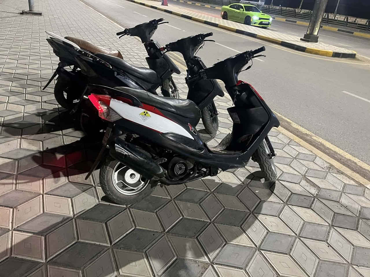 السلام عليكم شباب ماكسات للبيع الدراجات كلها شغاله وسيل فيندر كهربائيات ولا تشتغل ماه ما بيهن اي نقص الحمراء سلفوهن دور كهربائيات كان شغاله والسوداء كهربائيات كلها شغاله وسلفوهندر والرصاصيه سلفه كهربائيات كلها شغاله صالونصات كلها اف ام تايرات جدد وياله جدد دبلات جدا دشابيل كلها تشتغل مكان ديالى بعقوبه التحرير عندك الرصاصيه سعرها 400 وبيها مجال السوده ب 400 وبيها مجال عندك الحمراء ب 500 وبيها مجال وهذا رقم الهاتف***********
