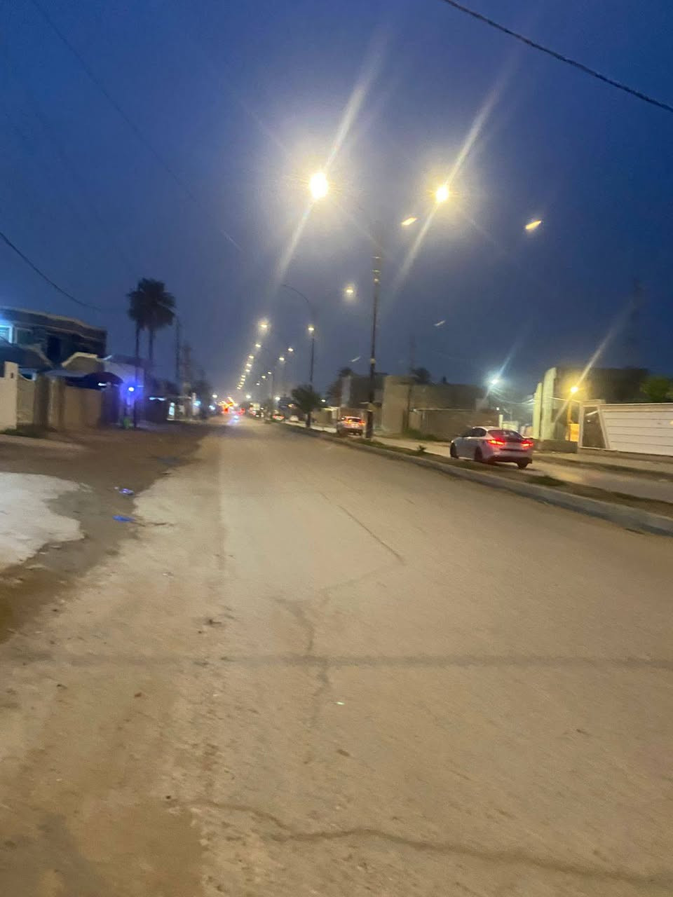 🏠 دار للبيع في الرمادي – طابق واحد 

 المكان خلف ساحة للاحتفالات أو قرب ماركت هلا

المساحة الكلية350 م²

📜 جنس العقار: طابو زراعي تحويل مباشر.

🏗️ نوع البناء: طابوق وسمنت

💧 الخدمات: ماء وكهرباء وطنية ومولّد وجميع الخدمات متوفرة

يتكون الدار من:

غرف نوم عدد (2)

صالة واسعة

استقبال

مطبخ حار وبارد

مجموعة صحيات داخلية وخارجية

كراج و حديقة أمامية.

شارع 30 متر  شارع خلف الدار 8متر

ـــــــــــــــــــــــــــــــــــــــــــــــــــــــ

📍 للمزيد من التفاصيل يمكنكم زيارة مكتبنا:

#عقارات_الخيّام_خلف_العاب_السندباد

📞 أرقام التواصل (واتساب متاح):

***********☎️

*********** ☎️

⏰ متواجدون في المكتب على مدار أيام الأسبوع.

نرحب بكم دائماً لزيارتنا والاستفسار عن أي عقار يناسبكم.
