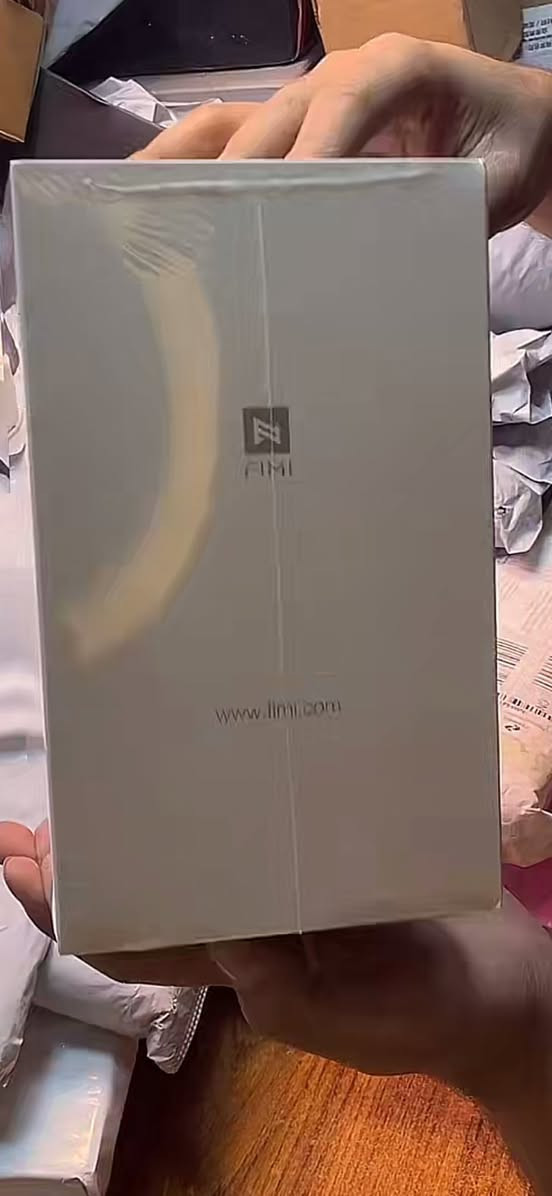 The latest version Xiaomi ( FIMI MINI 3 )  اخر اصدار
كبس بالنايلون تفتحها بيدك حط سعرك الاغلبيه 👍

• دقة 4K / 60 Frame حقيقية
فيديو سينمائي حقق بنعومة فائقة (تتفوق على المنافسين).
• تصوير ليلي AI
معالج ذكاء اصطناعي (للقطات ليلية صافية جداً)
• ثبات ميكانيكي
مانع اهتزاز بـ 3 محاور (Gimbal) لثبات أسطوري.
• وزن الريشة
أقل من 250 غرام (تطير في أي مكان بدون قيود).
• مدى مرعب 
نقل بيانات رقمي لمسافة تصل إلى 9 كيلومترات.
• شحن ذكي
منفذ Type-C مباشر (اشحنها بشاحن موبايلك أو الباوربانك).
• ذكاء اصطناعي
ميزة تتبع الأهداف (Follow Me) وحركات تصوير احترافية يعجز كل منافسيها بضغطة زر واحدة ترى إنجازها.
• بطارية قوية لدعم طيران متواصل يصل لـ (32 دقيقة).


**إذا كنت صاحب هذا الإعلان وتريد حذفه لأي سبب، رجاءا أرسل رسالة إلى الدعم الفني**