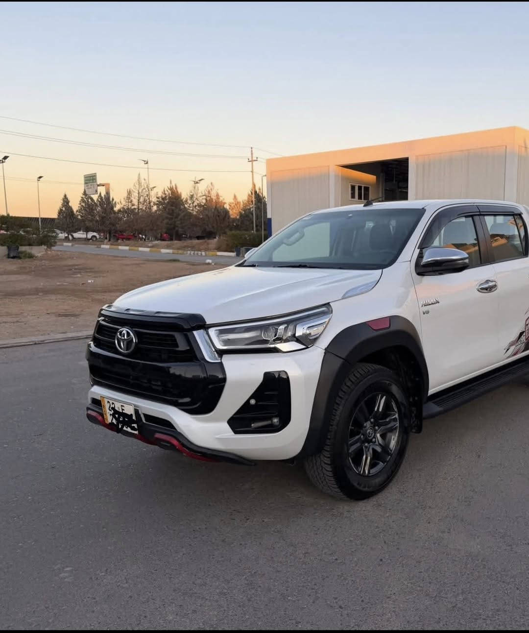 السلام عليكم بيكم هايلوكس

السياره جديده بمعنه الكلمه فول مواصفات ساز معروف مواصفات بيهه بارد فقط بل باب مال البدي كد شبر وفوك البك لايت تكحيله 4اصابع كارت مثل ما موضح بل صوره والباقي كفاله عامه من كلشي برغي مابيهه نقص 

شرط تخم تاير دلوب شركه جديد اسبيرهه منازل 

⭕ موديل ➖2023

⭕النوع ➖ تويوتا هايلوكس 

⭕المكينه ➖ 6 سلندر 

⭕الكير ➖ گير اوتماتيك 

⭕الرقم➖اربيل  تحويل ثاني يوم بسمي 

⭕عداد المسافه ➖ 76000Kmوقابله للزياده 

⭕ المواصفات ➖ فول مواصفات كشن تبريد شاحنه وايرليس مري شفط اربع جام اوتو 

.. بنيد جگ .. باب البدي جگ .. درع خلفي ثقيل اصليه اضائه LED .. اضائه داخل المكينه في البنيد LED..  

للاستفسار *********** 📱

السعر المطلوب 

346$وبيهه مجال
