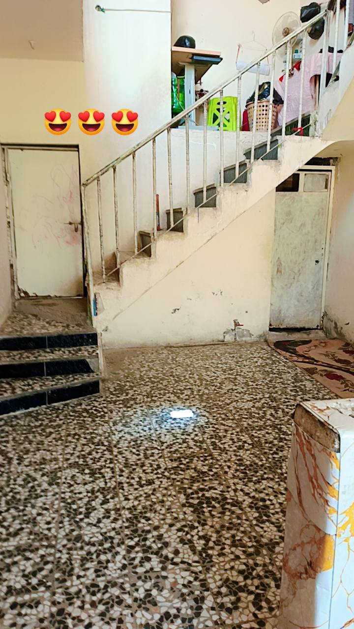 السلام عليكم 
بيت 96طابو صرف حي الحكيم قرب جامع الامام موسى الكاظم 
 بيت مساحه 96متر قطعه مربعه طابو صرف حي الحكيم قرب جامع موسى الكاظم عليه السلام: يحتوي على استقبال اربعه في خمسه ونص 
ومطبخ اربعه في ثلاثه 
وصاله اربعه في اربعه وغرفه نوم اربعه في اربعه: وغرفه في الطابق الثاني غير مكتمله يعني لبخ وكهربائيات فقط السعر المطلوب 80مليون الراغب بالشراء الاتصال الرقم ***********ابو سامر الخزعلي بيه واتساب
