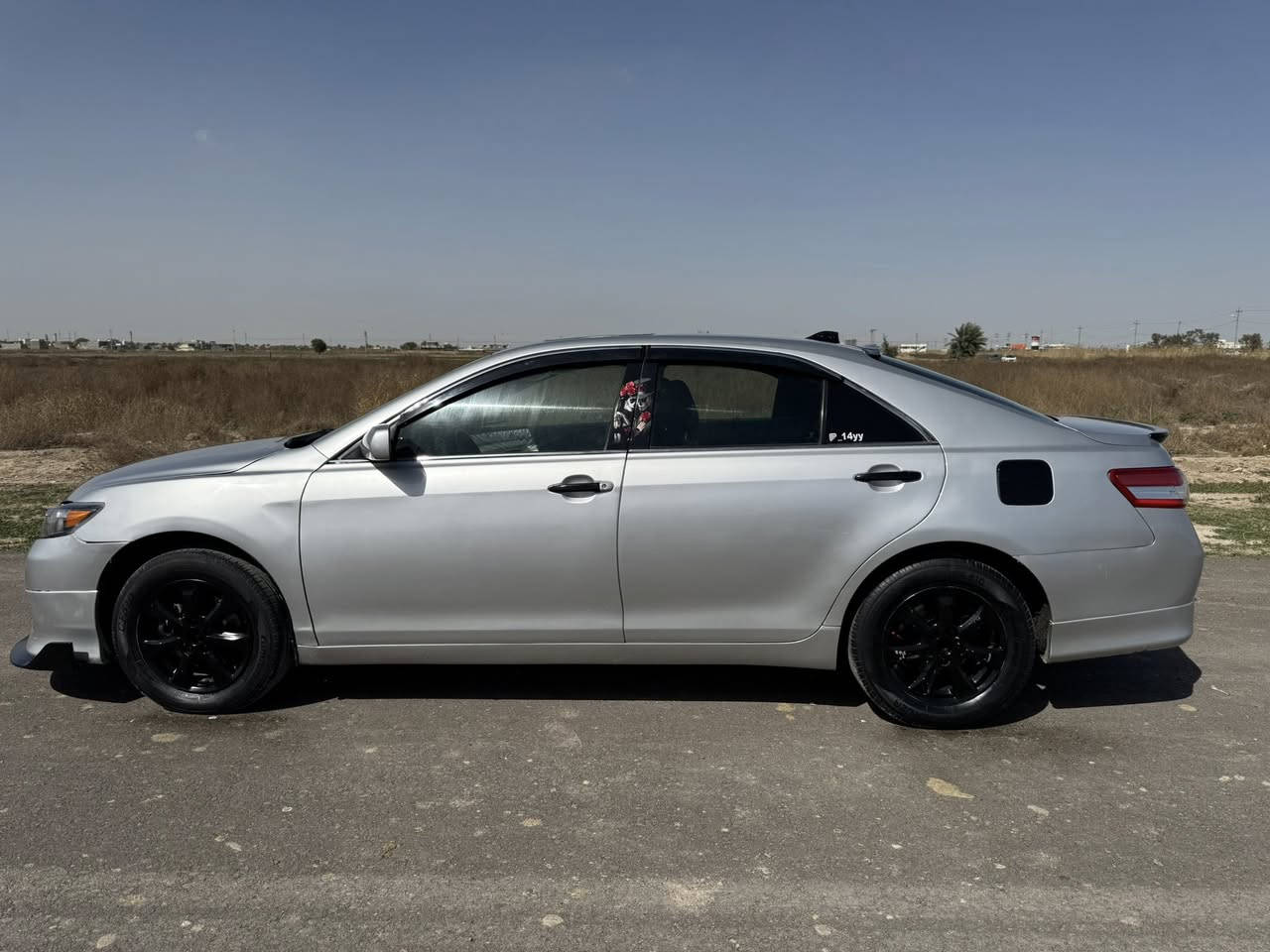 سلام عليكم
كامري للبيع موديل 2007 فئه se محدث 2011 S كت رياضي بسمي سيارة هزة رقم جديد 
حادث سيارة فقط قطعه وحدة جاملغ الامامي بي ضربه مو كلش قويه ايرباكات كلها سليمه صبغ عام اثر جراد مجود فديوات وصور قبل الصبغ سيارة كامله مكمله فقط دبلات امامي 
موصفات 
شاشه كامرة دوارة 
سستم صوت 
Abs 
 ثلاجه تحت كشن 
ويل 17 رياضي 
كيج ليزري 
منضومه بيرك جديدة دسكات Abs 
عليها ادامه سيارة بلكات نوزلات جويتر كلهن مسويلهن ادامه 
السعر 97 وبيها مجال 
مكان بغداد حي جامعه او حي جهاد 
اتصل او وتساب ***********
