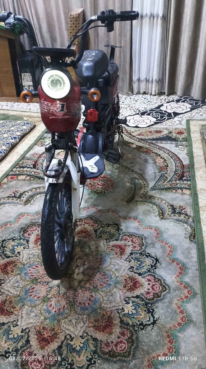 سلام عليكم دراجه شحن للبيع كهربائياته كله شغاله اربع نمر بيه سعر 150 وبيه مجال المكان حله 
الرقم/***********
