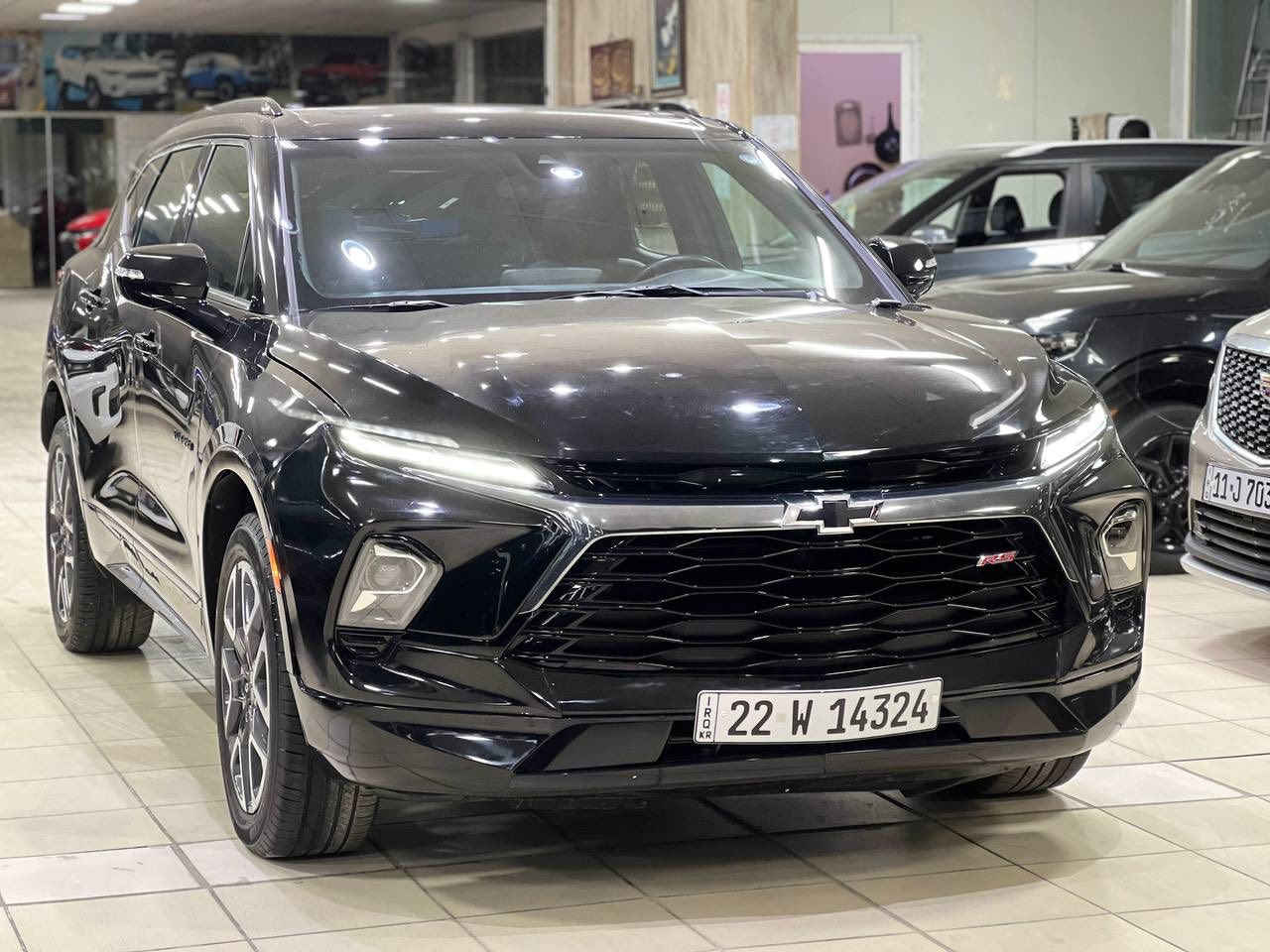 السلام عليكم ورحمة الله وبركاته.
#معرض_ابن_شعبان_لتجارة_السيارات. 
______________________________
✅اسم السيارة : شوفرليت بلايزر 
✅الموديل :  2023
✅الفئة : RS
✅رقم السيارة : اربيل وكالة اونقل ملكية حسب الرغبة
✅السعر : 199  ورقة
✅الضرر : البنيد + بارد طرف الجاملغ الامامي الايسر
✅الايرباك : ضرر ايرباك الدركة
✅عداد المسافة : 24 الف ميل 
______________________________
🔻1-حجم المحرك  6 سلندر 3600 
🔻2-ويل كب حجم 20 مع طقم تايرة 🔻بحالة ممتازة
🔻3-بصمة ابواب و بصمة تشغيل و 🔻تشغيل عن بعد 
🔻4-  نظام صوت BOSE
🔻5-لايتات زينون اصل 
🔻6-كامرة محيطية دوارة
🔻7-رادار جانبي 
🔻8-اشارات بالمرايا الجانبية
🔻9-قبق جنطة كهرباء 
🔻10-حساسات خلفية اصل 
🔻11-فتحة سقف بانوراما 
🔻12-غرفة السيارة جلد اسود اصل 
🔻13-تحكم كهربائي متكامل لمقاعد 🔻المقدمة
🔻14-المقاعد الامامية تدفئة فقط 
🔻15-تحكم ستيرن جهتين متكامل
🔻16-شاشة كبيرة الحجم للتحكم بكافة 🔻الايعازات
🔻17-كامرة خلفية  
🔻18-شاحن وايرليس لاسلكي 
🔻19-تحديد مسار

✅السعر المطلوب   199 ورقة ✅
 _________________________________

‏*********** ‏ 📞المبيعات. 
***********٣📞الادوات. 

🔴العنوان:النجف الاشرف-
🔴المدينة المائية-
🔴مقابيل حي الجامعة-
🔴مجاور كافية الزاويه-
