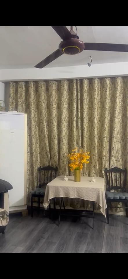 السلام عليكم 
بيت للبيع مساحتة 100 متر
يحتوي ؏ كراج وحمام خارجي 
واستقبال ومطبخ وغرفة نظام سويت حمام ومنور

الموقع 
شارع الشريط بالفرع المقابيل مدرسة الافنان الاهلية
السعر 55 وبي مجال 

للتواصل متوفر واتساب
  ***********
