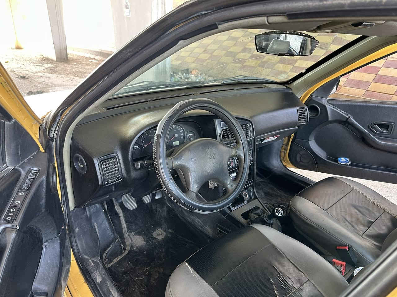 بيجوجلكس ٢٠١٢
محرك كير بلاد 
صدر امامي خلفي جديد 
تخم تاير جديد 
سيارة جاهزة جاملغ فقط صبغ 
الشراي يتصل***********
السعر٣٠قفل مكانهابغداد
رقم وسنوية جديد
