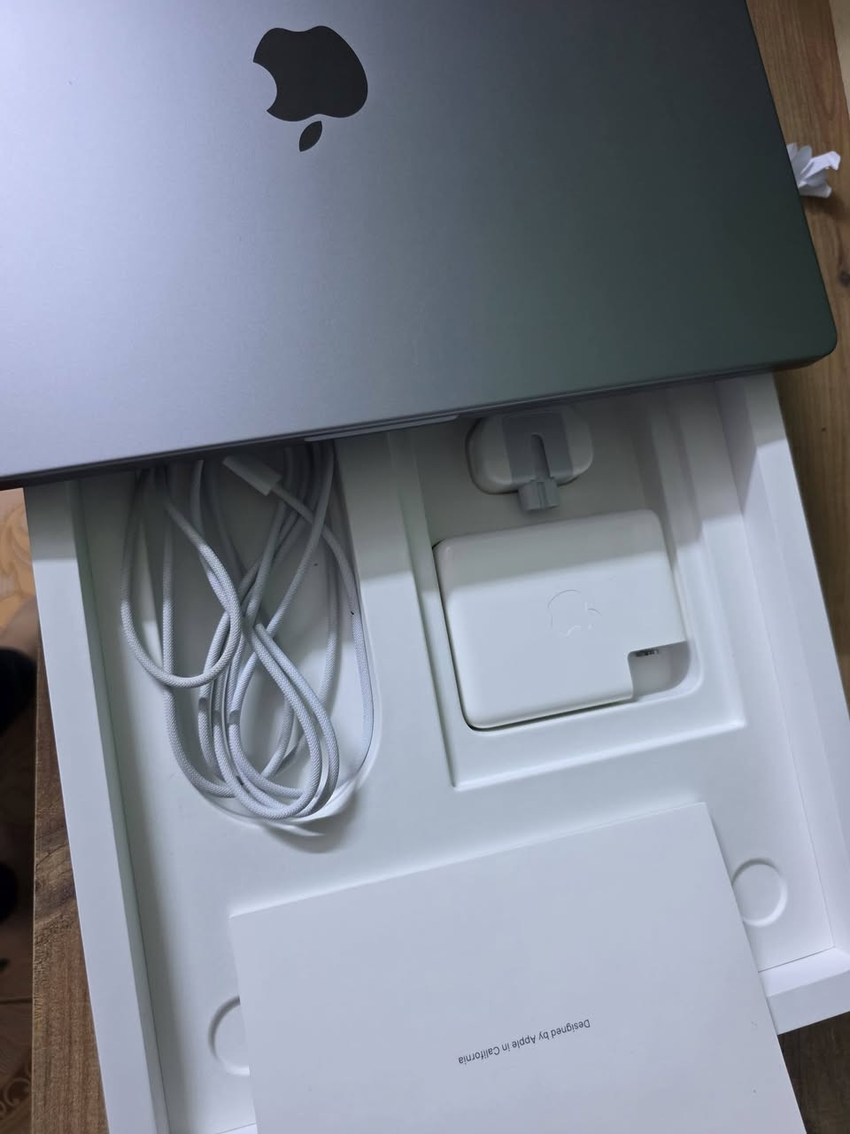 قطعة نادرة ماك بوك برو m1 pro نسخة 16inch 
المعالج m1 pro 
الرام 16g 
الهارد ssd512g 
مشحون 42 مرة فقط بحالة الوكالة 
جهاز شرق اوسط عربي وليس امريكي 
مكفول وملحقات كاملة 
شاشة 120hz مناسبة للمونتاج والتصاميم 
السعر 1650الف فقط 
مكاني بغداد البياع حي التراث 
رقمي ***********
