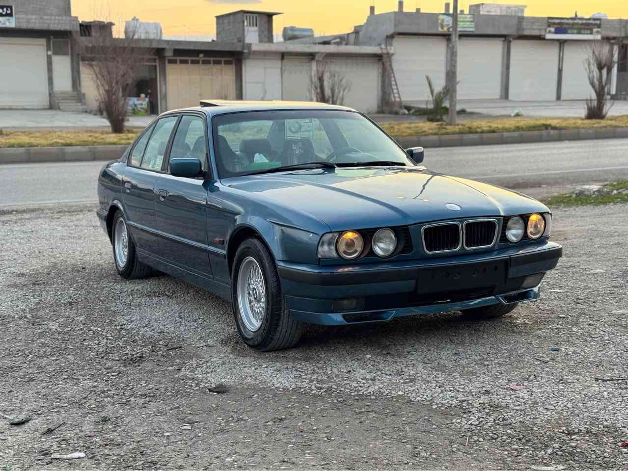 سڵاو بیئێم 525تۆماتیک مۆدێل 1993ئاڕمی پلاستی کی هەولێ  وەکالەی عەسڵی شی لەگەڵە ئاڕمو ئەوە لیاتو موسو بڕاوەو خرامەی بەشەرت سڵایت پێشپان جام کارە با ئەی بیئێس تەبرید ساردوگەرمی ئیشە کا ناوڕە ساسی ناوفۆڕمی کا دەبەڵ ئێرباک دەبڵ جەکمەج شەشکەلە ئاوێنەگوێ بەرخ سەیارە کە هەمو گیانی لەسەر دەقی شەری کەماوەتەوە نەمونەیە لەجوانی گێڕو مەکی نەی بەشرت کارە بەی هەمو گیانی ئیشە کا شوێنێکی نیە ئیش نەکا سەیارە کەلەڕو لو زۆر لەڕەسمەکان جوانترە
نرخ58گەڵاو مەعامەلە 
ژم ***********
واتسئەپو فای بەری لەسەرە 
گەرموشتەرینیت تەلەفونمەکە السليمانية, العراق
