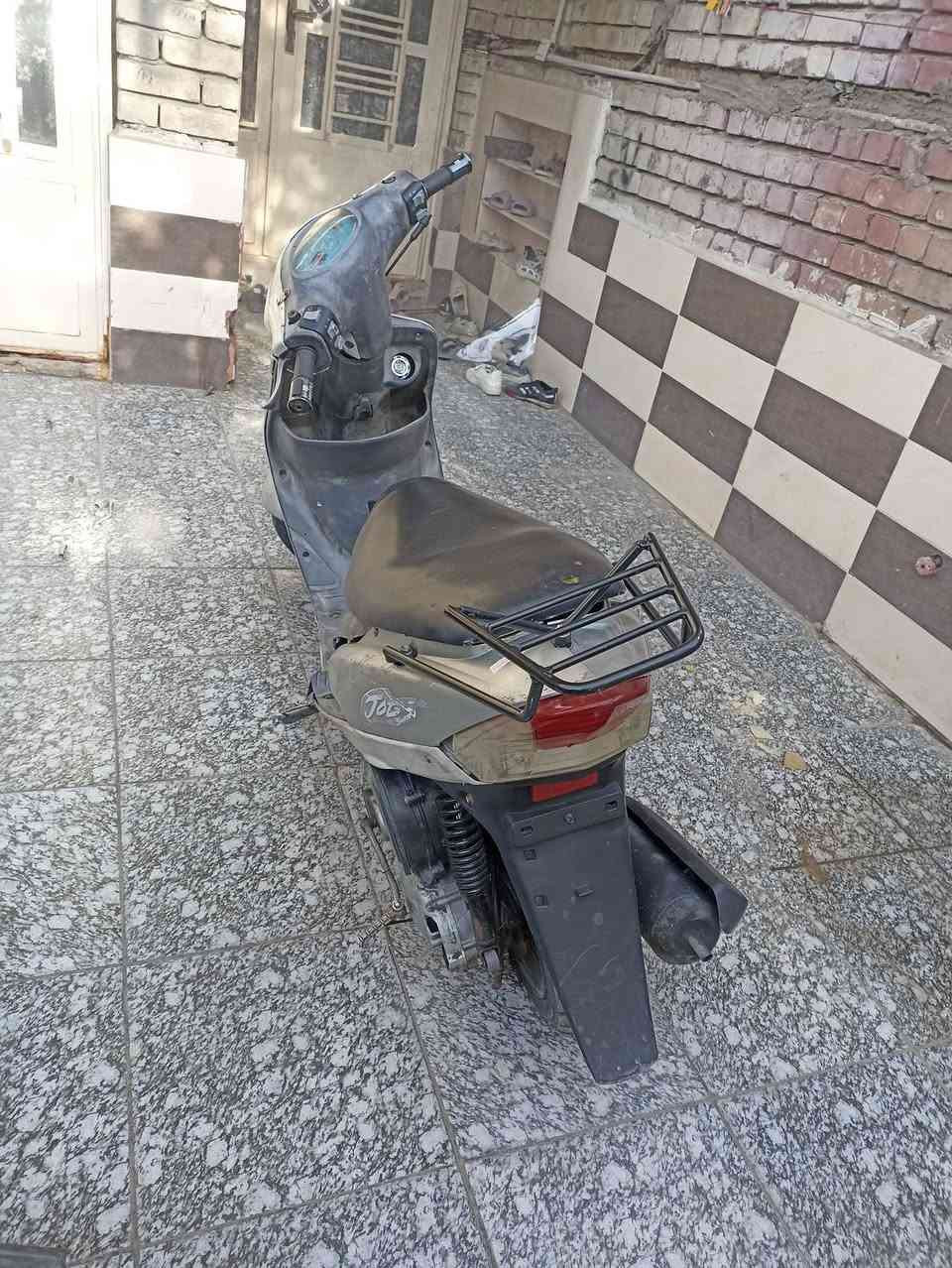 ٣٥٠ بيه مجال قليل ابيع كوم حديد شغاله الدراجه ومابيه اي شي فقط بيه صوت بل كلج الامام او يرادله قمجي بانزين فقط مكان بغداد ***********
