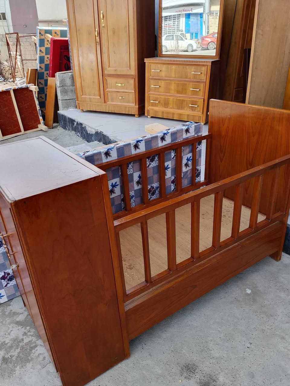 تخت مال طفل نضيف جدا للبيع ***********
