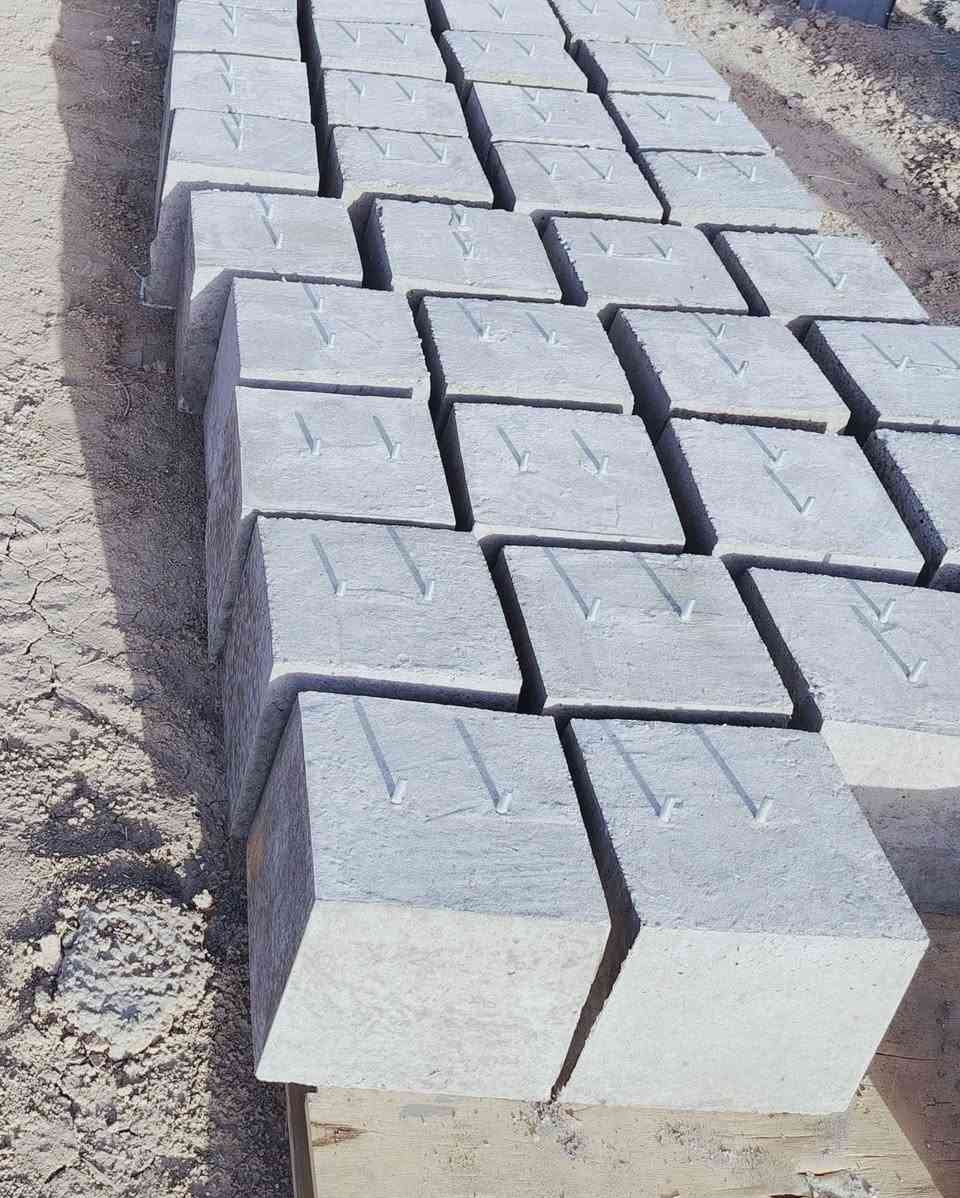 يوجد مكعبات للتثبيت الوزن ٥٥ سعر ٦ الف

وايضن الوزن ٣٥

طبعن صبه درجه أوله اذا مو أوله مرجوعه لاتستلمها

وايضن يوجد هياكل جاهذه بسعار تنافسيه

*********** تواصلو وتدللون
