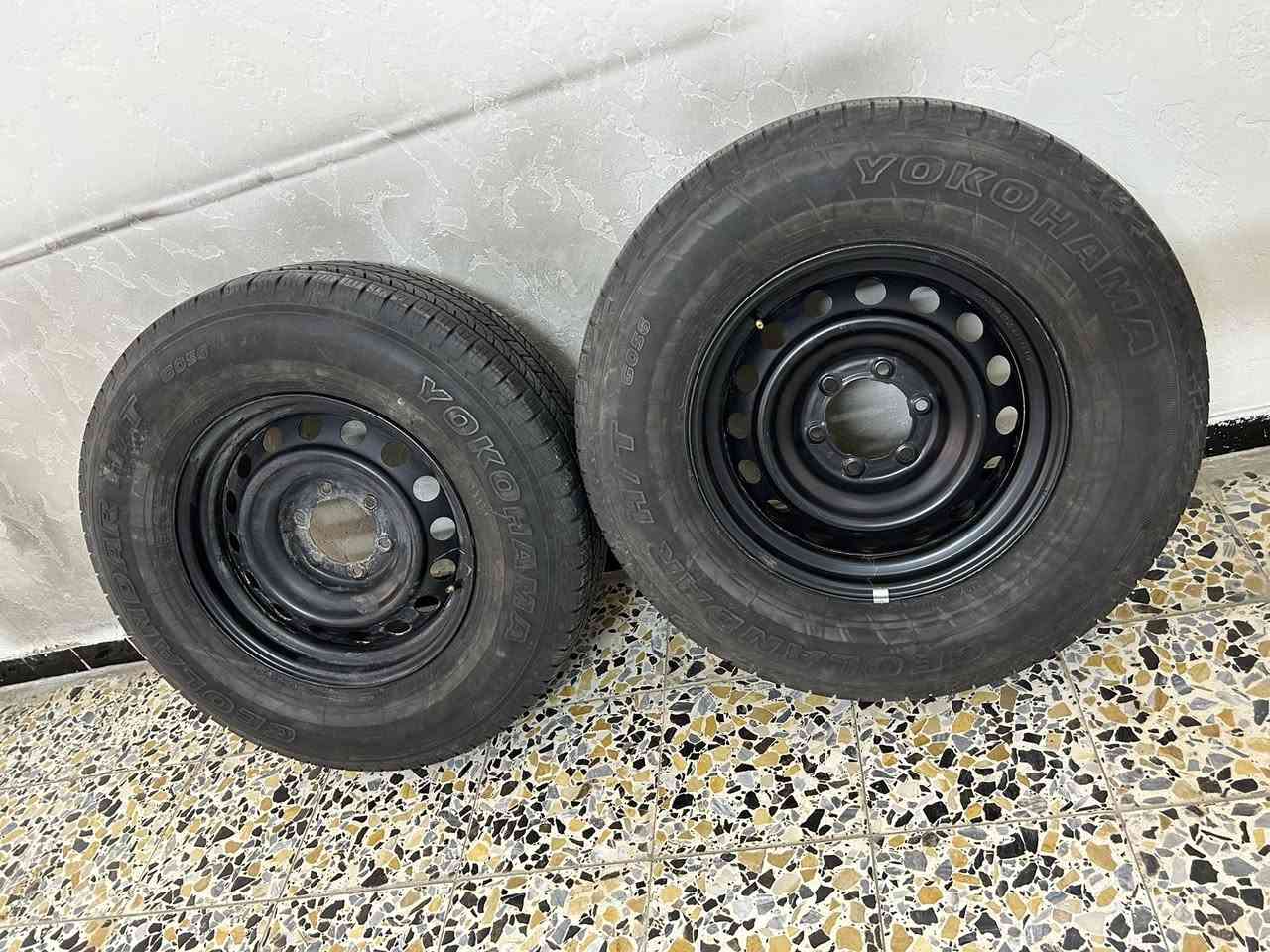 السلام عليكم توفر ويل  سبير وإطارات فور رنر ماركة يوكاهاما انتاج 23 حجم265/70/17 سعر السبير الواحدكامل 150 الف للتواصل*********** او واتساب مكاني بغداد يوجد توصيل إلى جميع المحافظات
