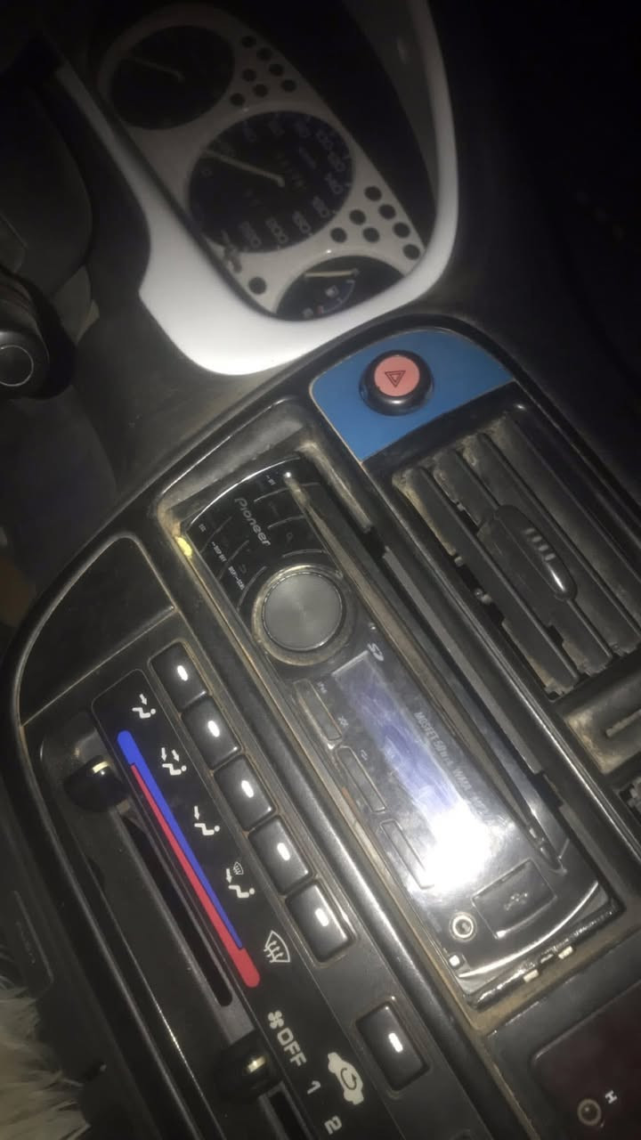 مسجل بايونير نضيف قرص راديو اواكس 4 مخارج دمام منفذ شحن usbمنفذ رام السعر 35 الف مكاني بغداد زعفرانية
***********
