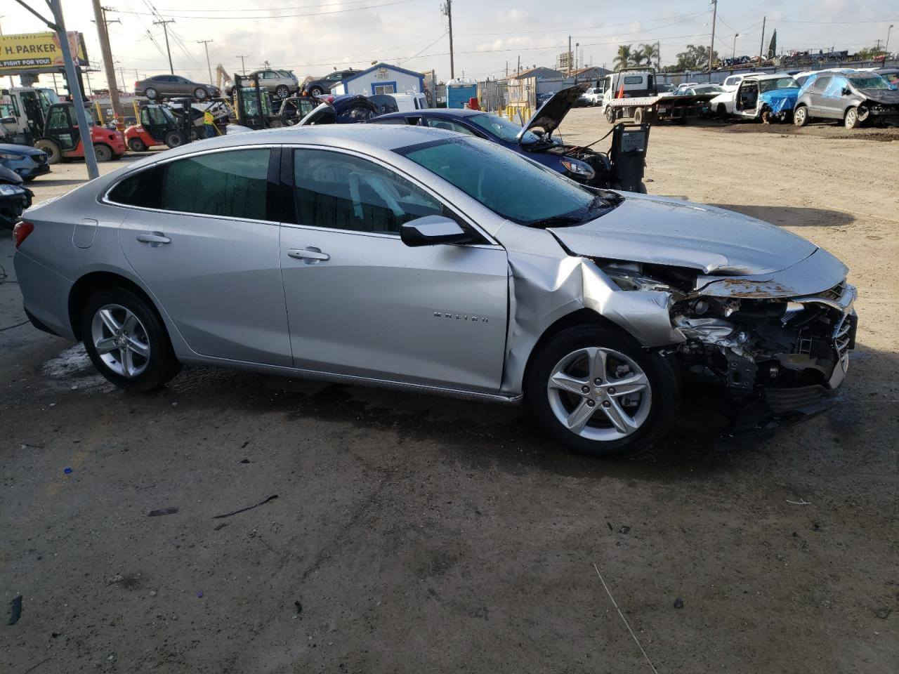 سلام عليكم
ماليبو موديل 2022 LT
رقم اربيل 
ماشيه 98 مايل 
الحادث فقط جاملغ امامي 
كير محرك 
حداديه بشرط
تبريد ثلج
عنوان كربلاء 
السعر 125
للاتصال ***********
