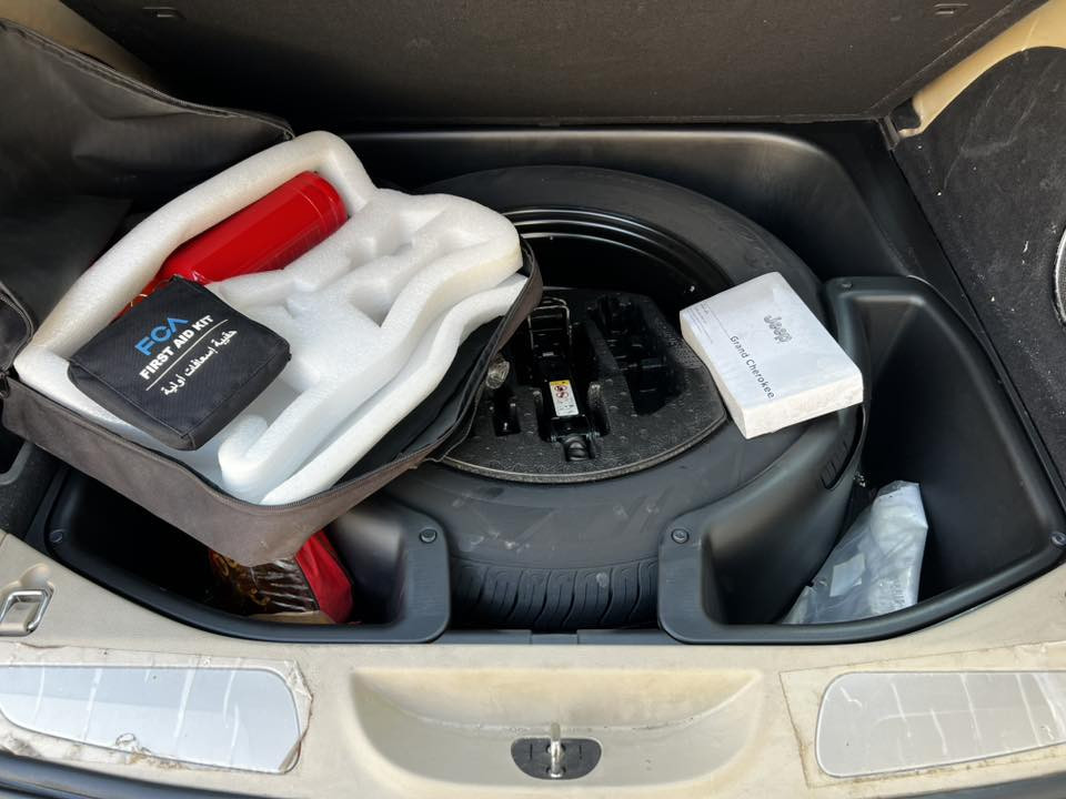 سلام عليكم
جيب ليمتد خليجي فول مواصفات موديل 2019 

السياره من هيه وزيرو بالشحن صار بيها ضرر بسيط بمقدمه القماره نصبغ شويه بيها مع تبديل الجامه الاماميه وشويه بارد يم الباب والبقيه مكفول من صبغ وتبديل وصورة السونار مع الصور السياره ع ايد وحده وكلشي ع البلادي ماملعوب بيها حتى العده وياها ماشيه 112Km 

رقم اربيل القديم باسم شركه يحتاج تبديل وبليعجبك تريد مداور تريد وكاله 

السعر 243$

***********
