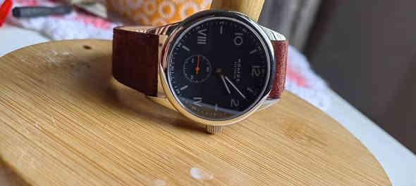 السلام عليكم ساعات اوتوماتيك جديد ومستخدم للبيع باسعار مناسبة كلمن وسعره التواصل خاص او على الرقم *********** يوجد توصيل .
