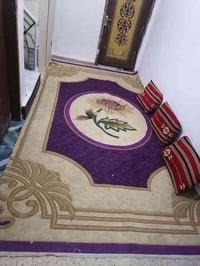 فرشه للبيع سعرها ٨ وبيها مجال للشراي رقم الواتساب 07815323252