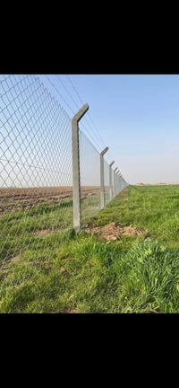 عمل وتنصيب أسيجة BRC والسياج العشبي و السياج الجينكو وشد لملاعب وصيانت...