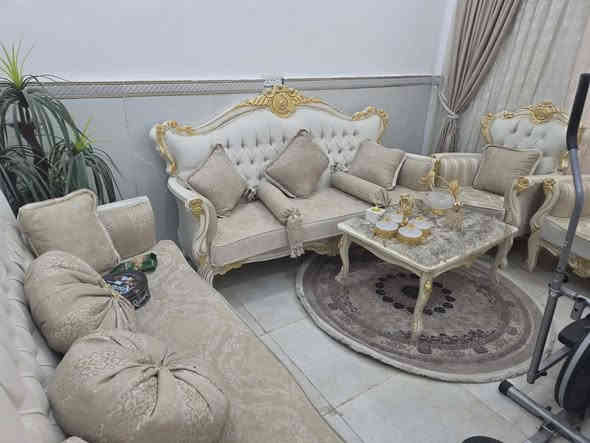 قنفات نضيفات كلش بعده جديده هسه مشترينه ويا الطبلات والقطعه السعر مليون ١٠٠ وبي مجال
للشراي يتصل برقم ***********
