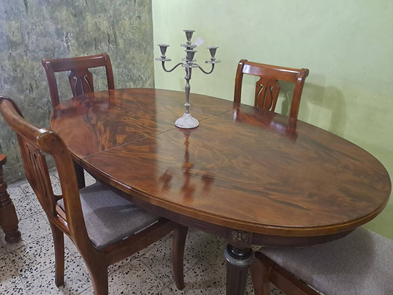 ميز طعام ٤ كراسي خشب الماهونجي موديل فرنسي انتيك مصنوع اكثر من ٥٠ سنة نظيف جدا ..مكان بغداد توجد خدمة توصيل


**إذا كنت صاحب هذا الإعلان وتريد حذفه لأي سبب، رجاءا أرسل رسالة إلى الدعم الفني**