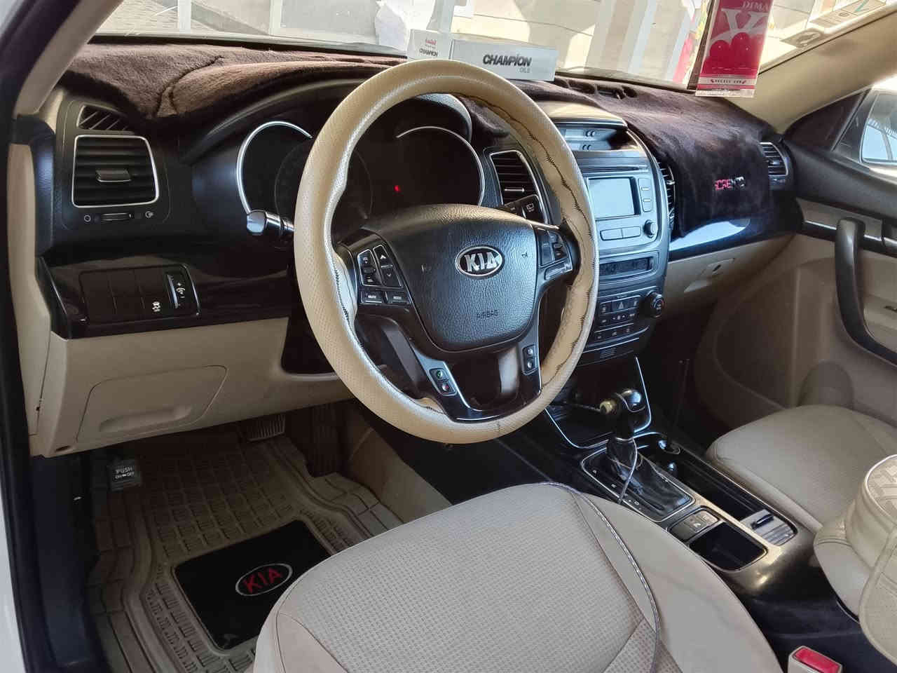 السلام عليكم اخوان سورينتو للبيع موديل 2013 خليجي  رقم انبار دولي   سياره شرط كفاله لا حادث ولا غير بيها فقط ربع البنيد صبغ اثر شخوط
محرك 6 سلندر 
7 راكب
 حساسات اماميه
 مريء شفط 
حساسات خلفيه
 بونرامه فول تحكم ستيرن
 ثلاث قطع تبريد 
كشانه كهربائي
 صدر امامي خلفي شرط على وضع الشركه
 تخم تاير جديد 
مكرك وكير شرط كفاله
سياره جديده ع وضع الشركه مناقصه اي شي شرط 
تحويل مباشر 
السعر 177 وبيها مجال 
أي استفسار أكثر اتصل 
***********
***********
العنوان الانبار الرمادي
