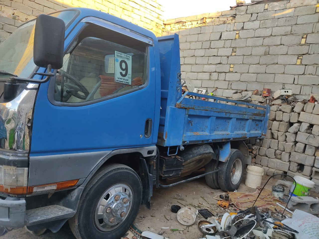 سلام عليكم
كنتر بزون قلاب معلاية 
مكينه وكير جديدة 
حدادية وتايرات جديدة
رقم كربلاء صدامي
***********
