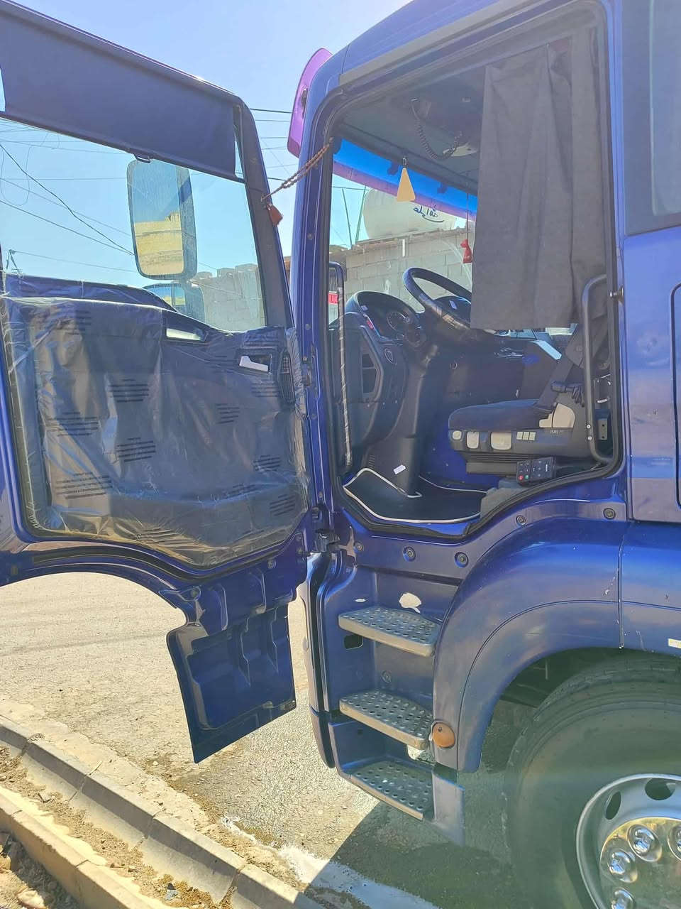 سلام عليكم مان البيع 2007 فول مواصفات عربانه مكنيسان تخم تاير راس وعربانه ***********
