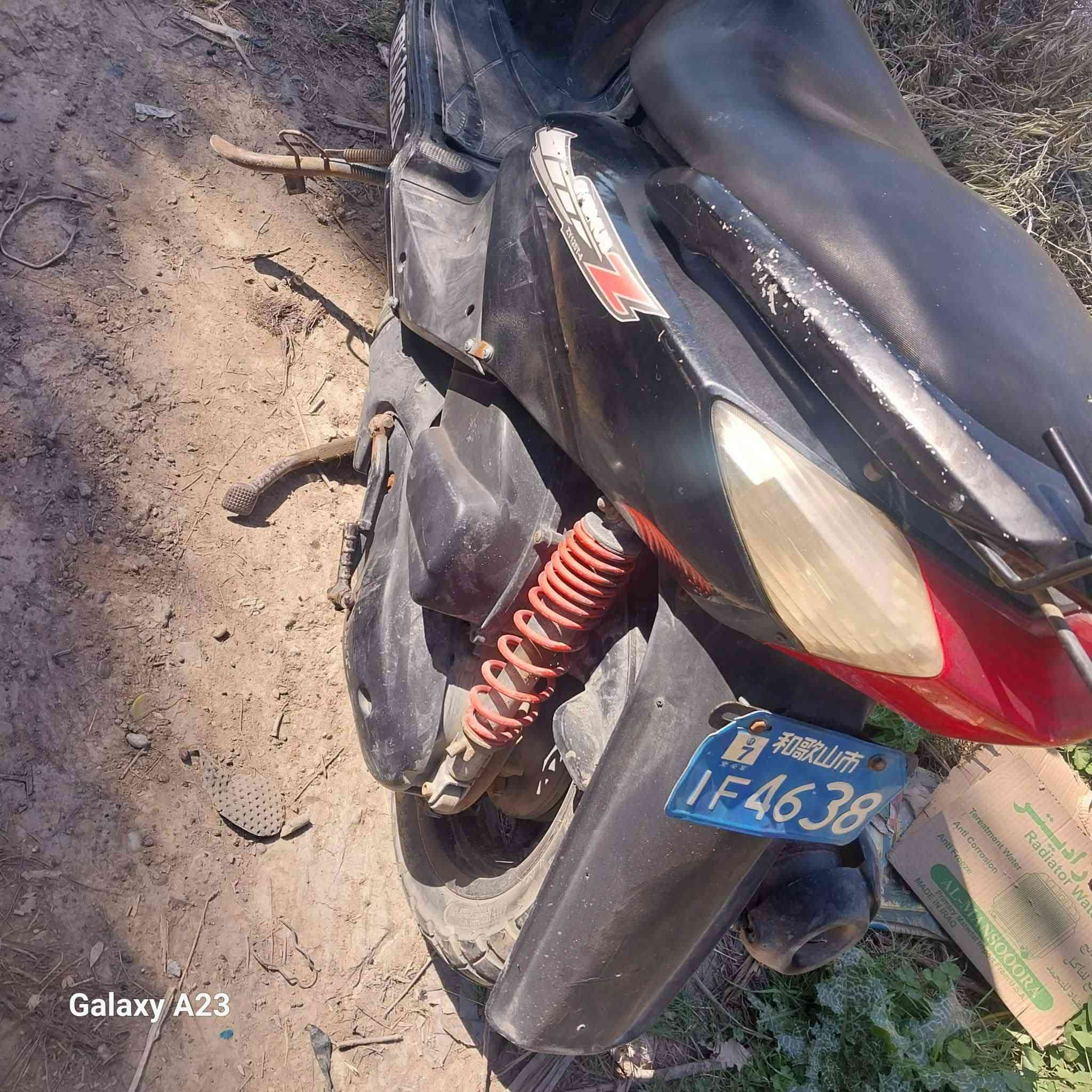 السلام عليكم دراجة سكنس للبيع كهربائيات كاملة لايت عالي ناصي اشاير كلهة شغالة دراجة كلشي بيها بلادي سلف وباتري جديد هندر شغال تايرات 2جدد عداد سرعة وعداد بانزين يشتغلن السعر 325قفل مكان عبايجي ***********
