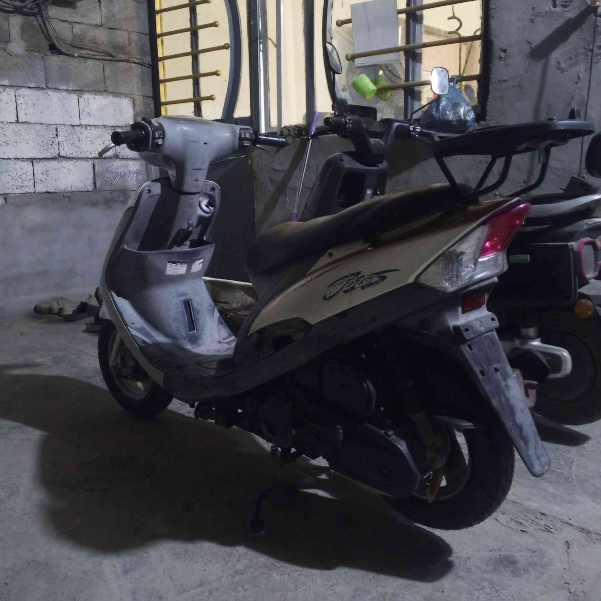 السلام عليكم من رخصة الادمن دراجه ماكس منغولي نكره سلف بلاديه وترايك وين متريد السعر 475 وبيها مجال حك الجيه ممنون***********
