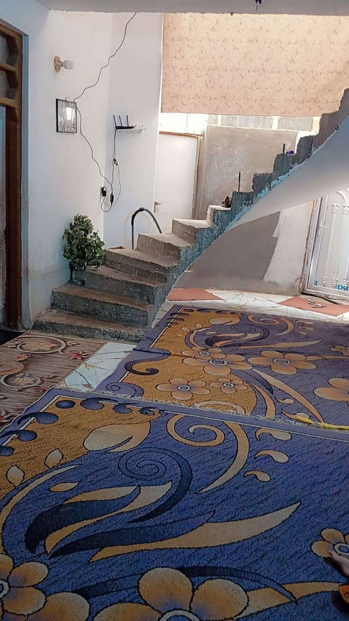 سلام عليكم بيت البيع مساحه 200 طابوه صرف التاجيه بناء غرفتين نوم وستقبال وهول صحيات داخليه وخارجيه الاستفسار***********
