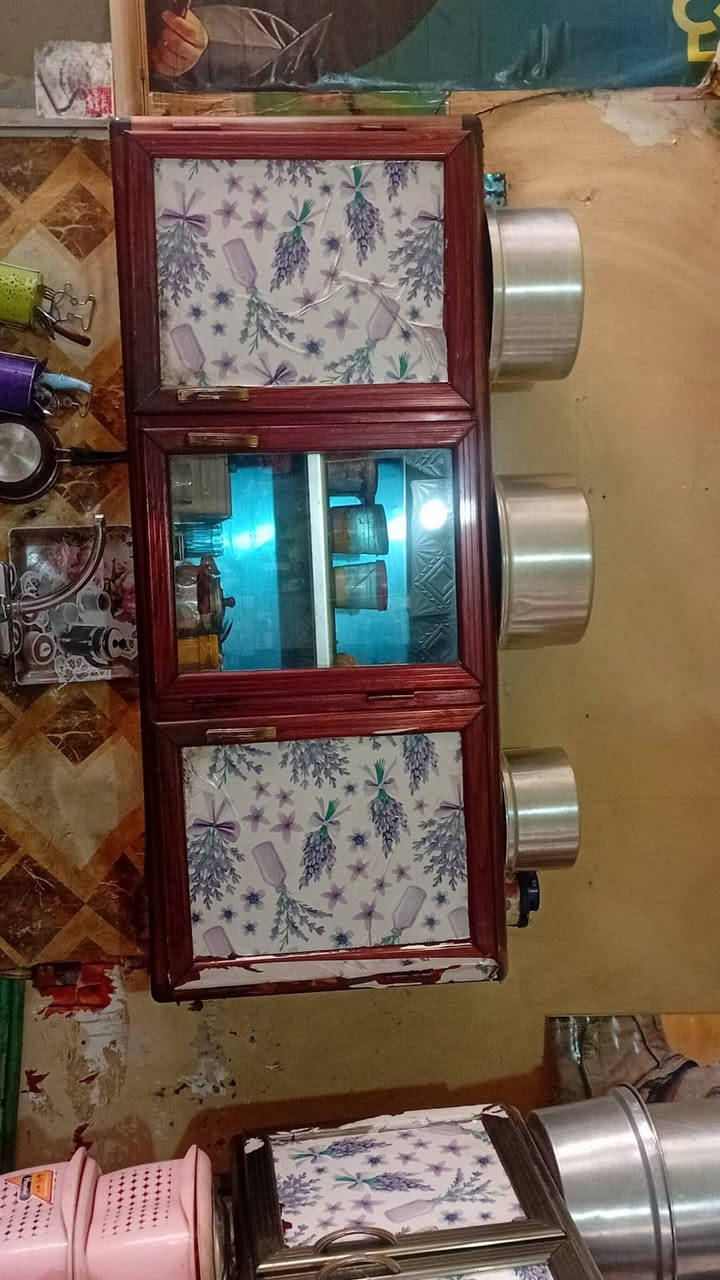 السلام عليكم كاونتر للبيع نظيف نظافته 85 بالميه  ثمانيه بيبان كما موظح بل صور سعر ٥٥٠ الف الشراي على هاذ الرقم)*********** (***********
