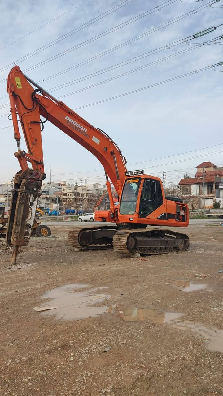 للبيع حفارة دايو موديل 2004 حجم 225 رقم اربيل تحويل مباشر مكانه سليمانية مكفوله كفاله عامه السعر 375 ورقه بي مجال قليل اتصال 📞 ‭٠٧٧٣ ٢٢٤ ٠٢٠٢‬ ملاحضه حفارة بدون نقار فقط كيلة وياها
