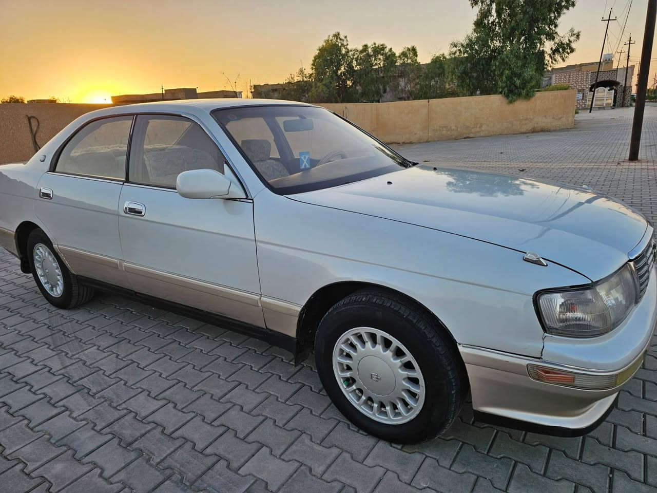 للبيع 
السلام عليكم 
بطه فصل موديل 1994
رقم انبار مشروع وطني سنويه  هزه جديده 2030 انكليزي 
منضومه غاز شغاله تبريد ثلجج تخم تاير حداديه جديده مكينه وكير شرط غرفه جديده شاشه كامره خلفيه تحويل مباشر مكفوله من كص والنقل الجثه والضربه  سياره جديده بمعنه الكلمه 
علمن السياره احله من صوره
العنوان واسط كوت 
للاتصال ***********
53ورقه
