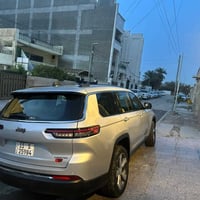 جيب شيروكي مديل2021 للبيع فول لمتد 1/1  7 راكب ماشيه 57 الف  السيارة ك...