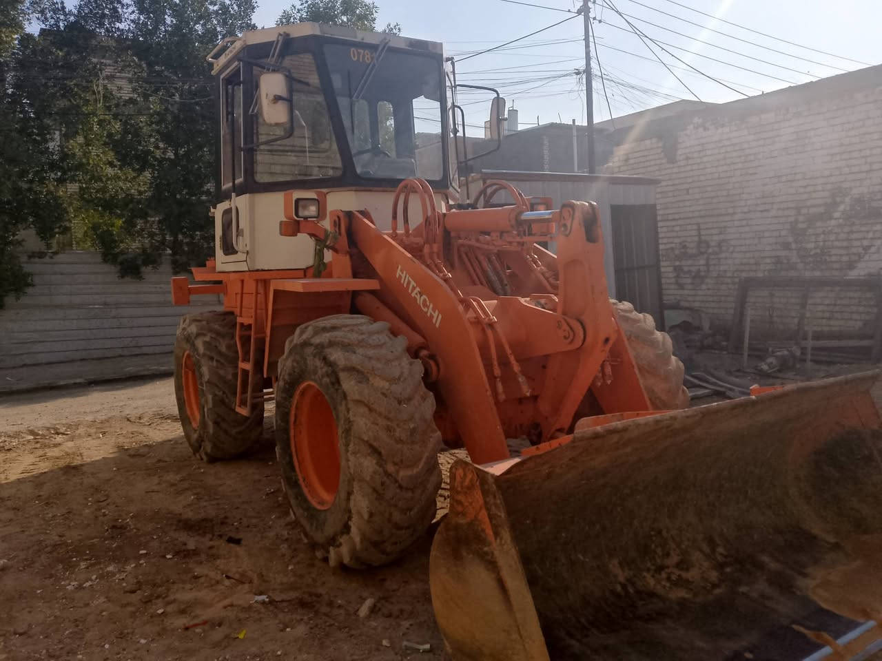 البيع شفل هيتاشي دخول جديد مكفول رقم نجف نكليزي مكان بغداد ***********
