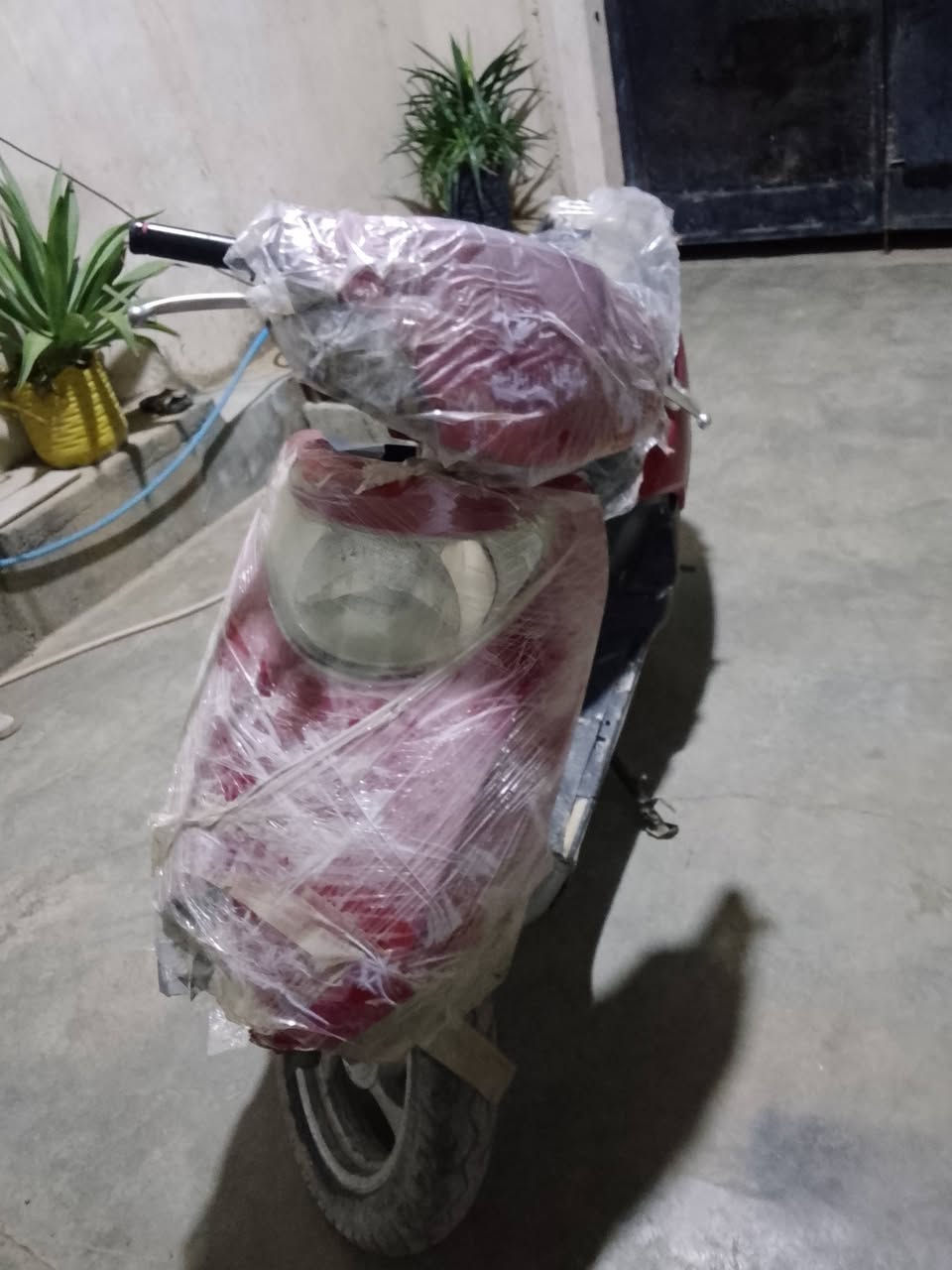 سلام عليكم  دراجه للبيع نضيفه محرك ما مفتوح سلف شغال كهربايات شغال بس هورن ما بي فقط السعر 300 وبي مجال العنوان كركوك الاستفسار يطب خاص او يتصل على رقم *********** وتساب فقط
