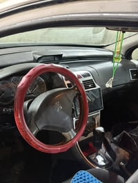 للبيع بدون مراوس وقسط بيجو 307 موديل 2005  السيارة ماشية 88 الف  حقيقي...