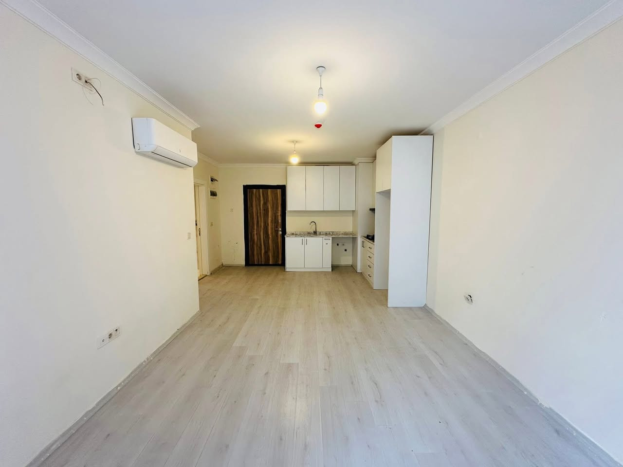 شقة #للايجار في اربيل
مشروع لالاف منظر مطار 🏠
شقة 1+1 غير مفروشة للإيجار في مشروع لالاف مطلة على المطار
متوفر في متناول اليد ✅
مساحة الشقة 80 متر مربع واتجاه الحديقة 🌴
سعر الإيجار: 300 دولار

اتصل لمزيد من المعلومات 📞
| واتساب ***********
