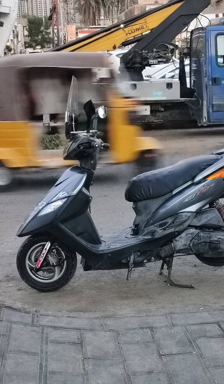 ثعلب للبيع دراجة نظيفة بلادية مال بيت سلف وكابريتر بلادي نكرة سلف هندر كل  وقت تايرات جدد بريكات كيجات كلها شغاله مكينة خرسة مكاني بغداد الطوبجي 550 وبيها مجال
رقمي ***********
