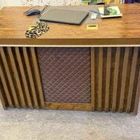 للبيع تخم وميز مكتبي عنوان بغداد 07715867492