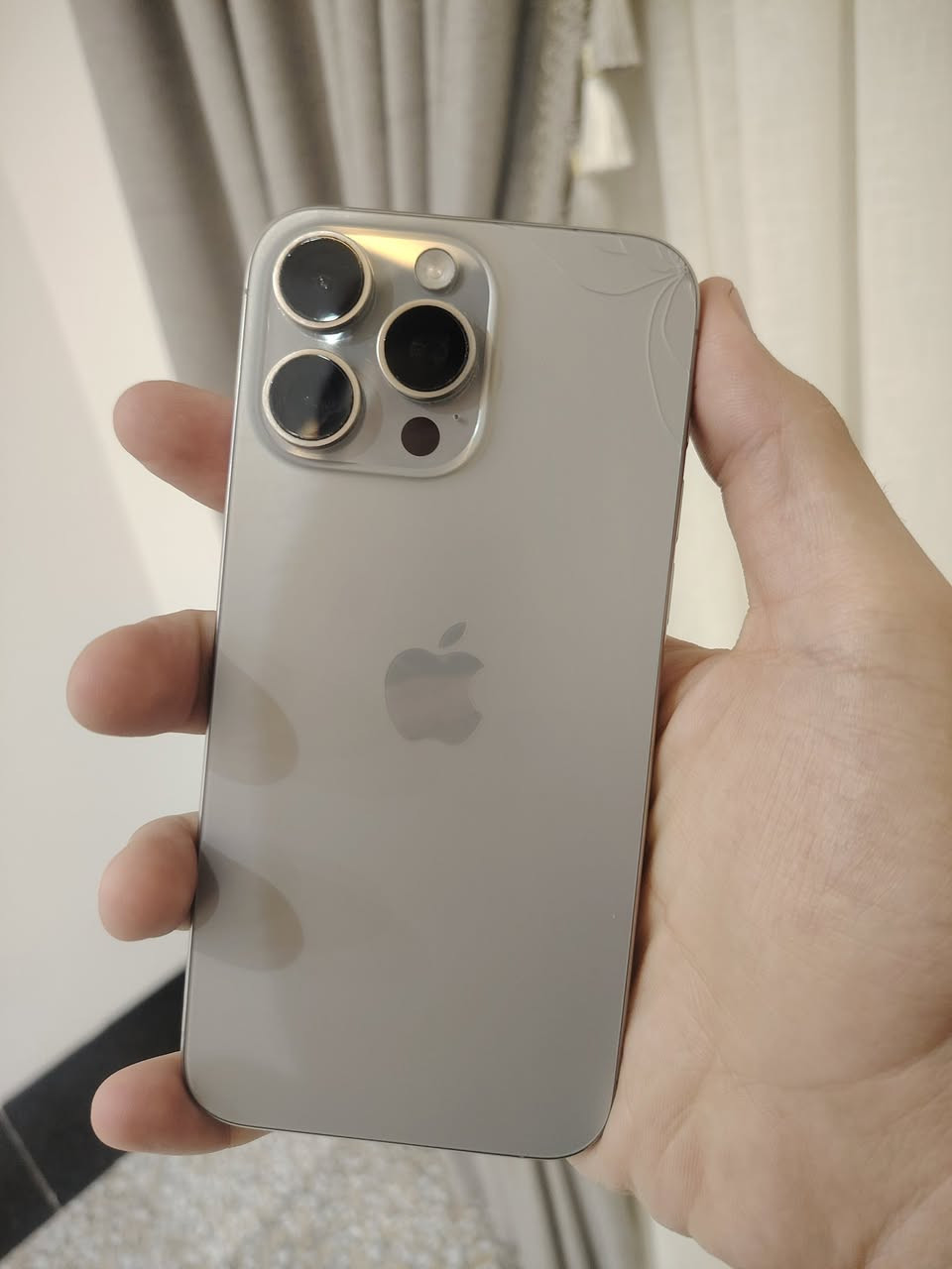 السلام عليكم  للبيع iPhone 15 pro Max شركة ماستر مكفول من كلشي نظيف جدا 100% شرط ضمان وتر بروف فقط فطر صغير بالظهر ممأثر البطارية ٨٦  السعر ٨٥٠ وبي مجال مكاني ديالى  
للاستفسار ***********

