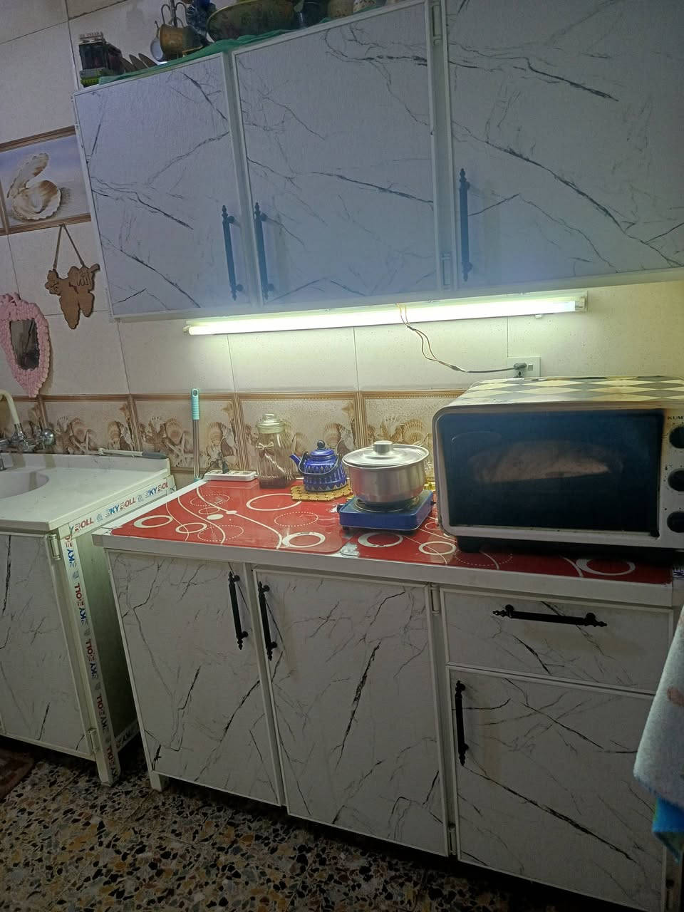 السلام عليكم للبيع كاونتر والملحق والسنك مرمر والطباخ استعمال قليل الله شاهد بعده جديد السعر ٣٥٠وبي مجال للشراي العنوان بغداد حي الجامعه رقمي *********** ابوعبدالله
