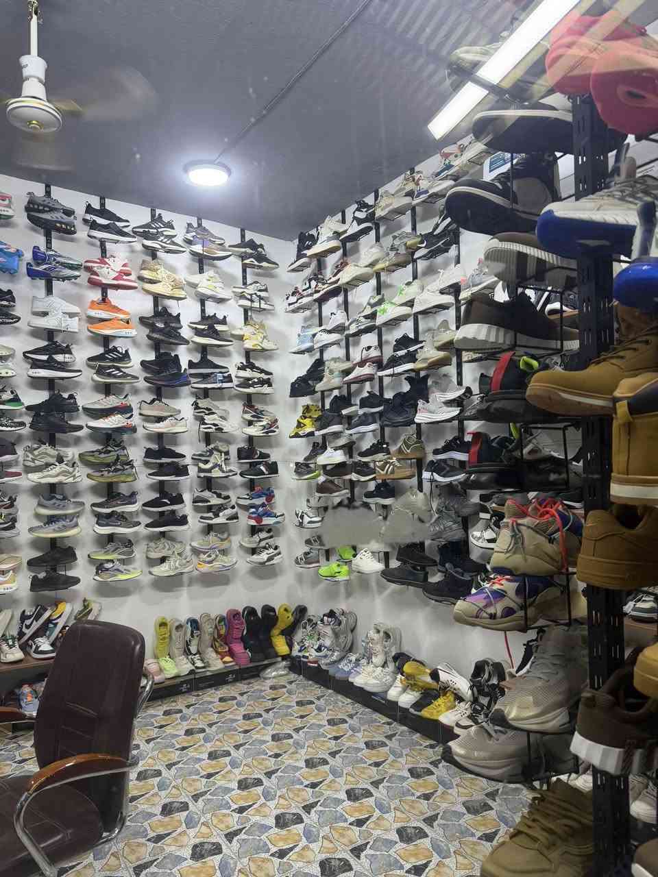 السلام عليكم 
محل الحذيه للبيع بسبب عدم تفرغي 
الي يدورله شغله حلوه مصلحه حلوه باب رزق زين يعيش منه 
الله شاهد شغل بي خير من الله موقعه حلو يم حسين ابو القيمه شارع الخنساء بدغاره  المحل أبيعه كامل بس تجي تفتح وتكعد 
أبيعه هوه وغراضه كامل وسعره مناسب
الي يحب يتواصل وياي متواجد خاص ولي يحب يستفسر هاذه رقمي هم بي وتساب ***********
